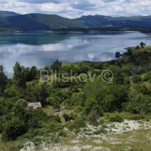 Prodaja, građevinsko zemljište s pogledom na jezero 