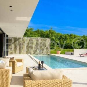 Prodaja, Grožnjan, Luksuzna dizajnerska vila s bazenom, parking 