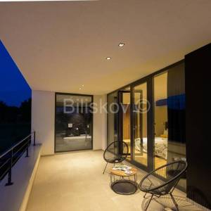 Prodaja, Grožnjan, Luksuzna dizajnerska vila s bazenom, parking 