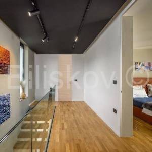 Prodaja, Grožnjan, Luksuzna dizajnerska vila s bazenom, parking 