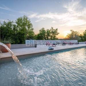 Prodaja, Grožnjan, Luksuzna dizajnerska vila s bazenom, parking 