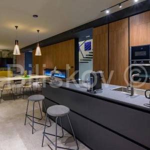 Prodaja, Grožnjan, Luksuzna dizajnerska vila s bazenom, parking 