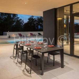 Prodaja, Grožnjan, Luksuzna dizajnerska vila s bazenom, parking 