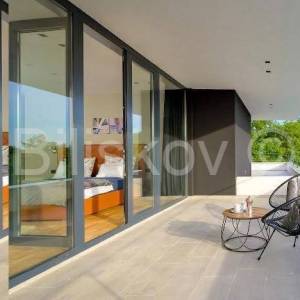 Prodaja, Grožnjan, Luksuzna dizajnerska vila s bazenom, parking 