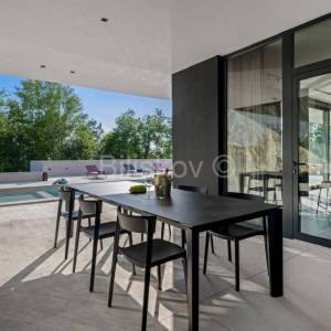 Prodaja, Grožnjan, Luksuzna dizajnerska vila s bazenom, parking 