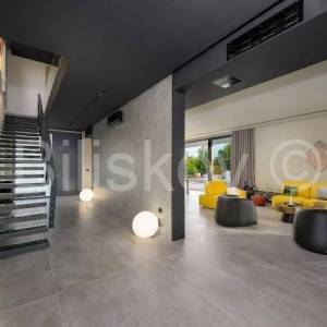 Prodaja, Grožnjan, Luksuzna dizajnerska vila s bazenom, parking 