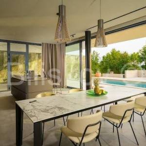 Prodaja, Grožnjan, Luksuzna dizajnerska vila s bazenom, parking 