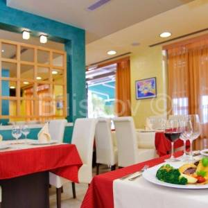 Prodaja, Hotel, 1. red do mora, Gradac