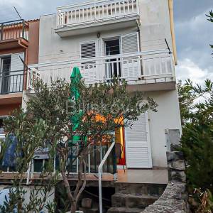 Prodaja, Hvar, Sućuraj, kuća u nizu s pogledom na more