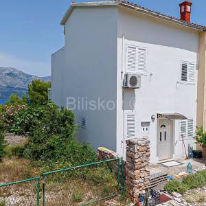 Prodaja, Hvar, Sućuraj, kuća u nizu s pogledom na more