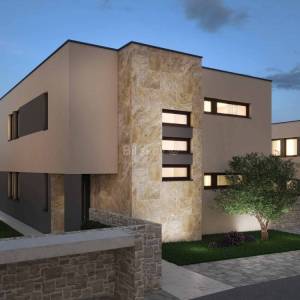 Prodaja, Istra, blizina Fažane, vila sa bazenom, parking