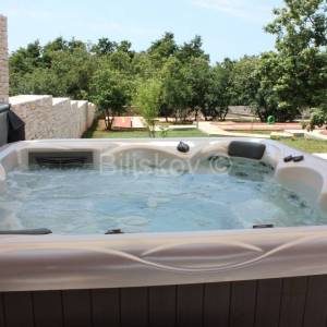 Prodaja, Istra, Pula, luksuzna vila, bazen, sportski tereni