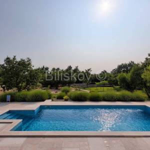 Prodaja, Istra, Pula, luksuzna vila, bazen, sportski tereni