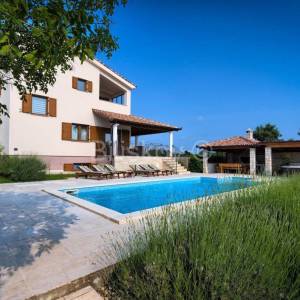 Prodaja, Istra, Pula, luksuzna vila, bazen, sportski tereni