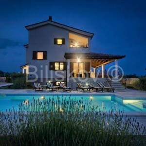 Prodaja, Istra, Pula, luksuzna vila, bazen, sportski tereni