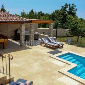 Prodaja, Istra, Pula, luksuzna vila, bazen, sportski tereni