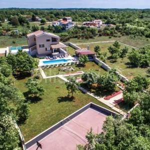 Prodaja, Istra, Pula, luksuzna vila, bazen, sportski tereni