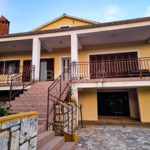 Prodaja, Istra, Samostojeća kuća sa tri stana