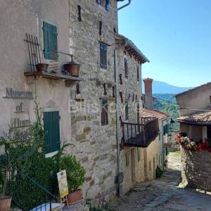 Prodaja, kamena kuća, 10 soba, Hum