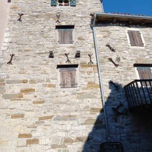 Prodaja, kamena kuća, 10 soba, Hum