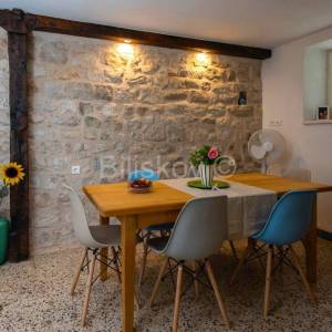 Prodaja, Kamena kuća u centru-Kaštel Novi