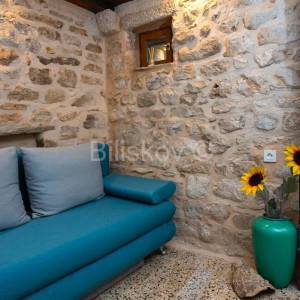 Prodaja, Kamena kuća u centru-Kaštel Novi