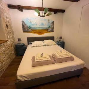 Prodaja, Kamena kuća u centru-Kaštel Novi