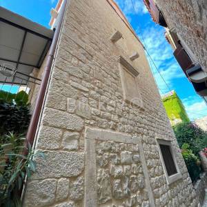 Prodaja, Kamena kuća u centru-Kaštel Novi