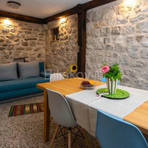 Prodaja, Kamena kuća u centru-Kaštel Novi