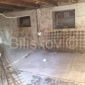 Prodaja, kamena kuća za renovaciju u Baškoj vodi