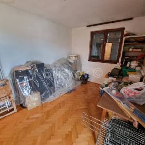 Prodaja, Kaštel Stari, trosoban stan, potrebna renovacija
