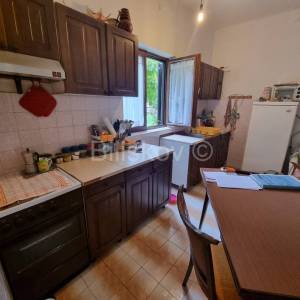 Prodaja, Kaštel Stari, trosoban stan, potrebna renovacija