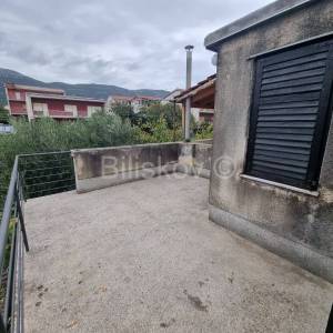 Prodaja, Kaštel Stari, trosoban stan, potrebna renovacija