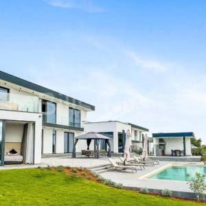 Prodaja, Kaštelir, luksuzna vila, bazen 