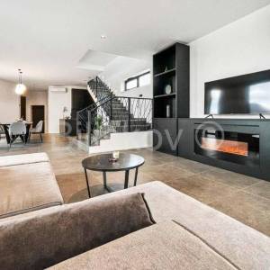 Prodaja, Kaštelir, luksuzna vila, bazen 