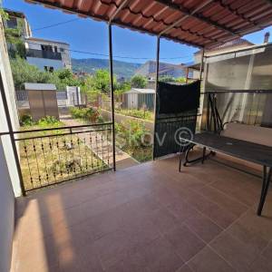 Prodaja, K.Lukšić, centar, kamena kuća cca. 71m2, vrt