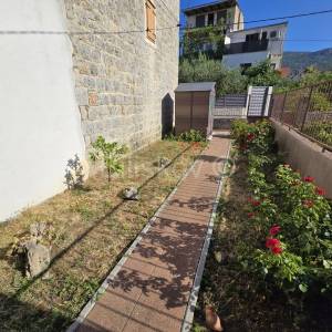 Prodaja, K.Lukšić, centar, kamena kuća cca. 71m2, vrt