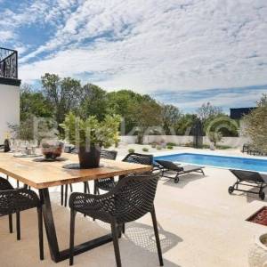 Prodaja, Krnica, luksuzna niskoenergetska vila s bazenom