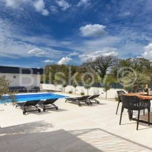 Prodaja, Krnica, luksuzna niskoenergetska vila s bazenom