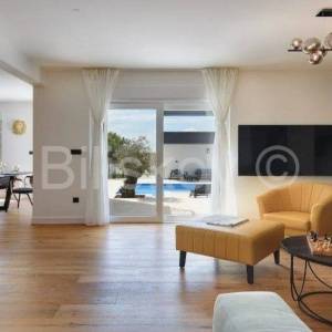 Prodaja, Krnica, luksuzna niskoenergetska vila s bazenom