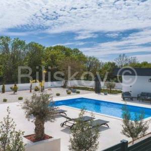 Prodaja, Krnica, luksuzna niskoenergetska vila s bazenom