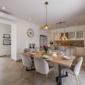 Prodaja, K.Stari, opremljena kuća u novogradnji