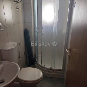 Prodaja, K.Stari, samostojeća kamena kuća, 1.red od mora