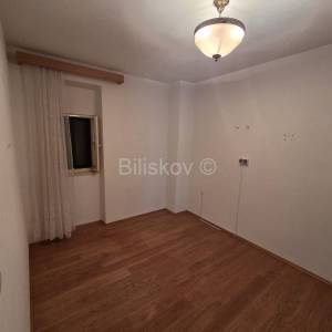 Prodaja, K.Stari, samostojeća kamena kuća, 1.red od mora