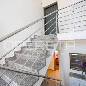 Prodaja, Kuća, Jelkovec, Ivana Sandelića, Samostojeća, 400m2