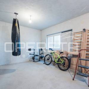 Prodaja, Kuća, Jelkovec, Ivana Sandelića, Samostojeća, 400m2