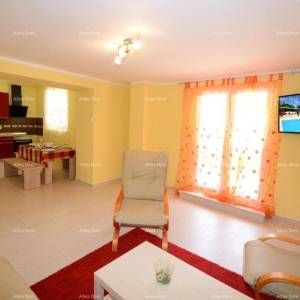 Prodaja- kuća s 4 stambene jedinice- okolica Višnjana!