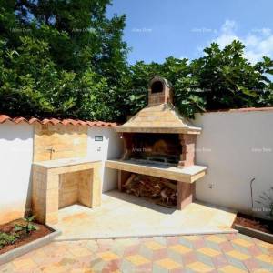 Prodaja- kuća s 4 stambene jedinice- okolica Višnjana!