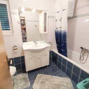 Prodaja, kuća u nizu, prvi red uz more, Drvenik Veliki