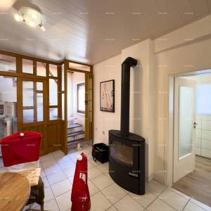 Prodaja kuće na odličnoj lokaciji u neposrednoj blizini Pulske arene, centar!